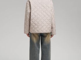 Стеганая куртка с искусственным утеплителем и водоотталкивающей пропиткой