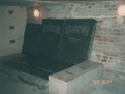 Могила Вахтанга VI (1675-1737 гг.), царя  грузинского, крупного государственного деятеля, поэта и ученого