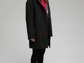 Плащ из мембранной ткани с водоотталкивающей пропиткой