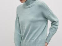 Трикотажный женский джемпер с вискозой