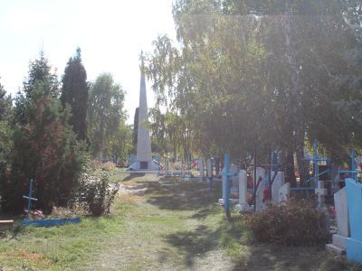 Братская могила  советских воинов, погибших в боях с фашистскими захватчиками в 1943 году. Захоронено 42 человека, имена установлены 36 человек. Обелиск