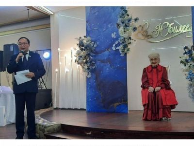 Почётный знак долгожителя «Уйэ саас» вручили Анисии Габышевой