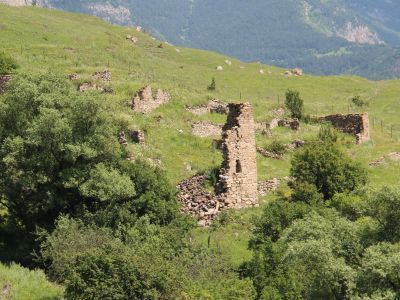 Остатки двух оборонительных сооружений