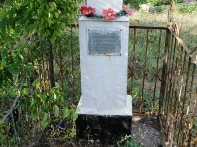 Братская могила мирных жителей - жертв фашистского террора