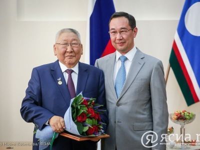 «Человек слова и дела, верный своим принципам». Айсен Николаев поздравил Егора Борисова с юбилеем