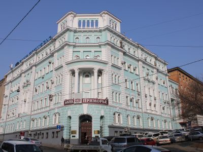 Здание Приморского крайкома КРСС - памятник советской архитектуры 30-х год.