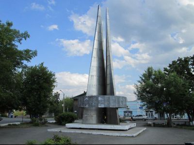 Обелиск в память рабочих Ирбитского автоприцепного завода, погибших в годы Великой Отечественной войны