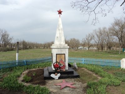 Памятник воинам-землякам, погибшим в 1941 - 45 гг.