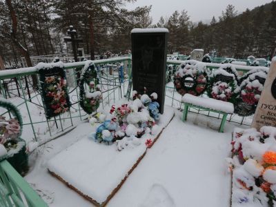 Могила Героя Российской Федерации Г.И. Гуслякова (1922-1998 гг.)