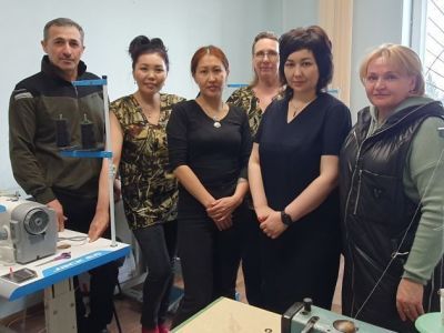 Волонтеры Мирного получили швейные машинки для пошива носилок, сумок, белья для бойцов СВО