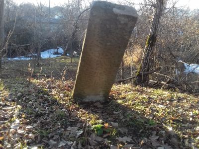 Стела надмогильная