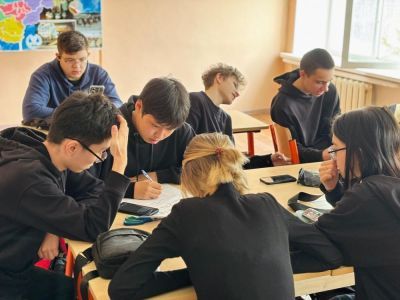 "Что? Где? Когда?": студентам провели игру на знание избирательного права