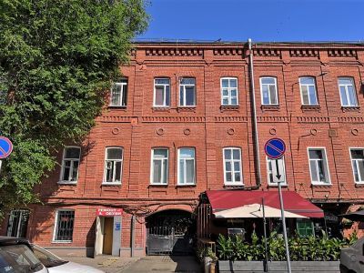 Дом Назарова - Челышева (Гостиница Корнилова, где В.И. Ленин в 1892 - 1893 гг. встречался с Г.А. Клеменцем - братом видного народника Д.А. Клеменца. Алексеевская пл., дом Бутулина)
