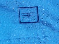 Ветровка с капюшоном и регулируемым поясом