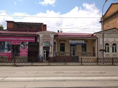 Здание, в котором в разные годы находились: войсковой штаб Терского казачьего войска, Ольгинская женская школа, частная мужская прогимназия, Владикавказское политехническое общество.