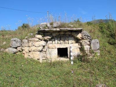 Склепы  полуподземные