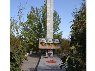 Братская могила советских воинов, погибших в период Сталинградской битвы