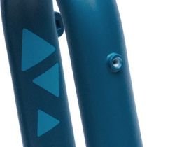 Жесткая алюминиевая вилка Format 5221 1-1/8-1.5 28" (бирюзовый 223 мм эксцентрик 9 мм шток 1 1/8"-1.5" (28.6 мм - 38.1 мм), алюминий для дисковых тормозов)