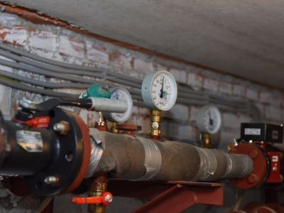 В Томпонском районе восстанавливают магистральный теплопровод после наезда автомобиля