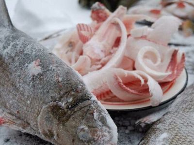 В Якутске приготовили рекордную порцию строганины из свежезамороженной рыбы