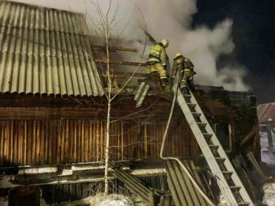 Тела двух человек обнаружены на месте пожара в якутском селе Владимировка