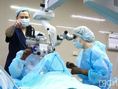 «Подкожные паразиты проникли в глаз»: в Якутии провели пересадку роговицы молодому пациенту