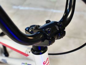 Экстремальный велосипед Stark Madness BMX Race, год 2024, цвет Серый-Красный, ростовка 9