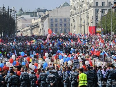 Более десяти миллионов человек вышли на акцию «Бессмертный полк» в России
