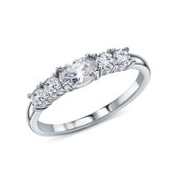 Серебряное кольцо с фианитами
