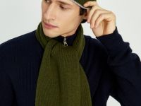 Шерстяная шапка с отделкой