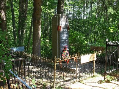 Братское захоронение советских воинов, погибших в 1941-1944 гг.