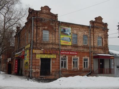 Дом жилой с магазином