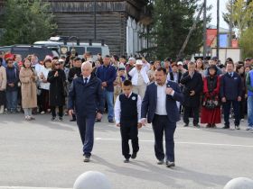 Вилюйск преображается: в День города на набережной «Поющие пески» зазвучала новая музыка