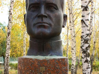 Бюст Героя Советского Союза И.Н. Черникова