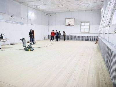 Обновленный спортзал сдадут к началу учебного года в коррекционной школе Олекминска