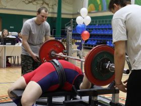 Более ста спортсменов собрал чемпионат Якутии по пауэрлифтингу