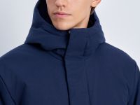 Утепленное пальто с капюшоном