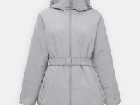 Утепленная куртка с эластичным поясом