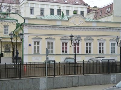 Жилой дом З.И.Рясовской - А.П.Ермолова, 1830-е гг. Здесь у генерала А.П.Ермолова бывали генерал-лейтенант Д.В.Давыдов, историк М.П.Погодин, поэт М.Ю.Лермонтов, писатель М.И.Загоскин
