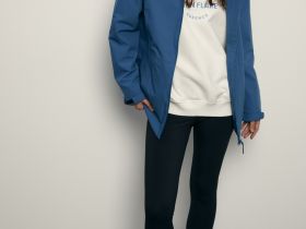 Спортивная ветровка приталенного силуэта