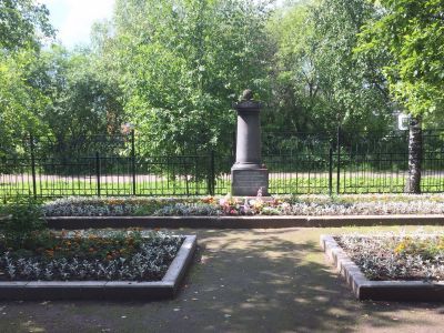 Братская могила воинов Советской Армии, погибших в годы Великой Отечественной войны 1941 - 1945 г.г.