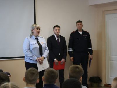 Сотрудники Упрдора «Лена» и ГАИ напомнили школьникам о правилах поведения вблизи дорог