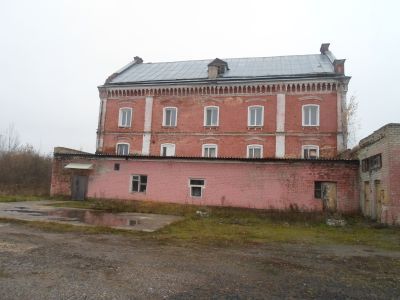 Здание бывшей мельницы купца Бакина