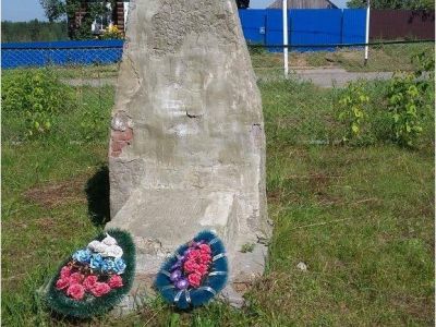 Братская могила умерших от ран, полученных в борьбе с Колчаком в 1919 году