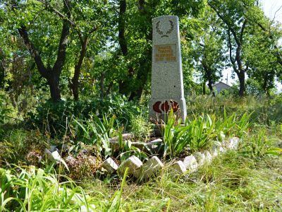 Могила первого председателя Романовского волисполкома Гончарова Тимофея Федоровича, замученного белогвардейской бандой 10 ноября 1920 г.