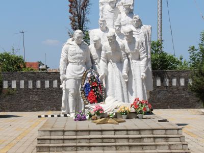 Обелиск воинам, павшим в 1941- 45 гг.