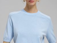 Легкий джемпер полуприлегающего кроя с коротким ру