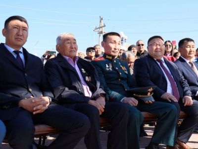 Автомобиль, табун лошадей и земельный участок подарили земляки Герою России Алексею Неустроеву