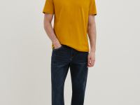 Футболка прямого силуэта с вышивкой