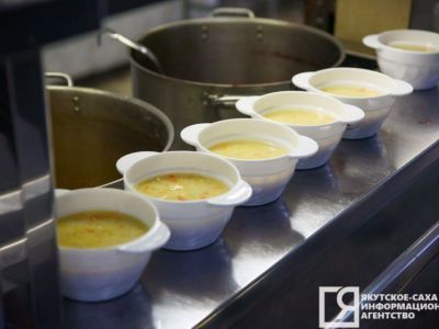 Бесплатное горячее питание получают свыше 63,5 тысяч якутских школьников